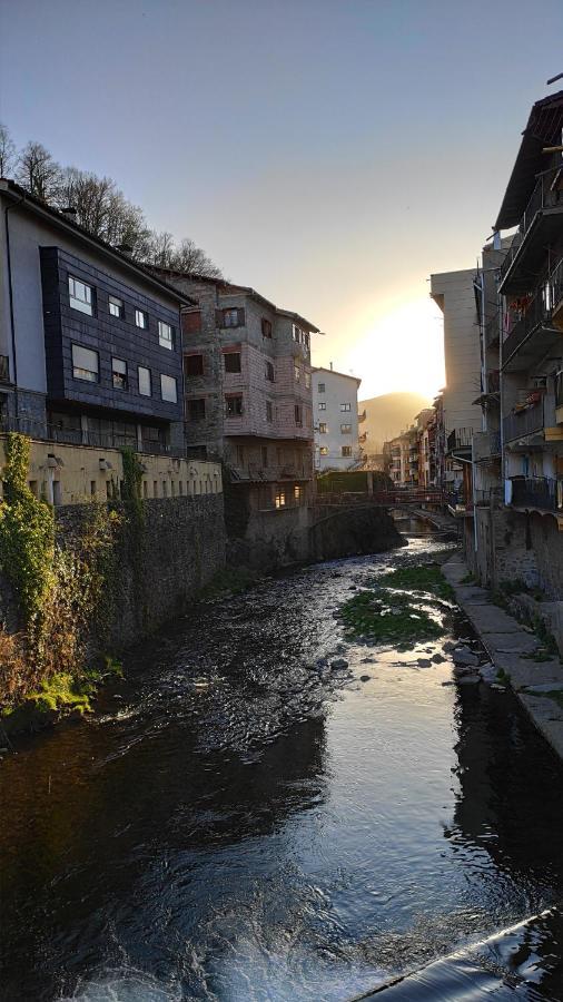 Aixopluc - Camprodon Apartamento Centro Rio Ritort Buitenkant foto